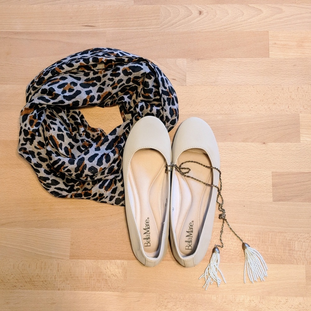 Bella Marie beige flats